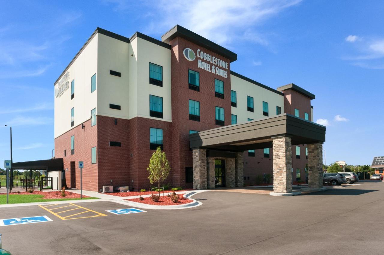 Cobblestone Hotel & Suites Appleton International Airport Neenah Exterior foto